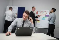 Reuniones de pie: nueva forma de aumentar el rendimiento Reuniones de pie: nueva forma de aumentar el rendimiento